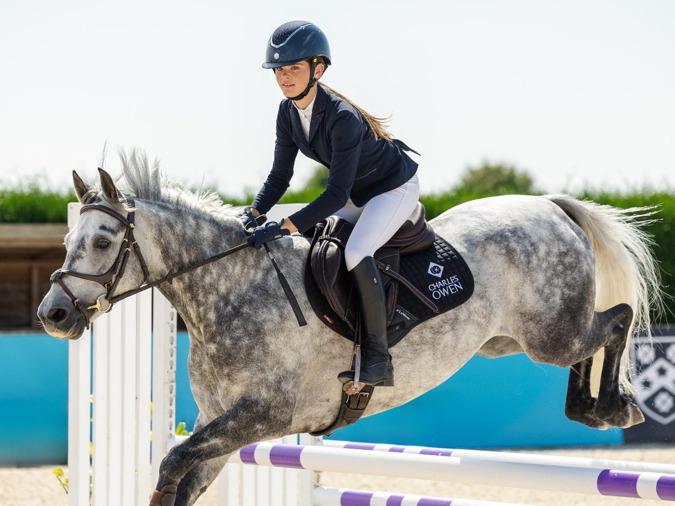 Riding helmets for round head shapes