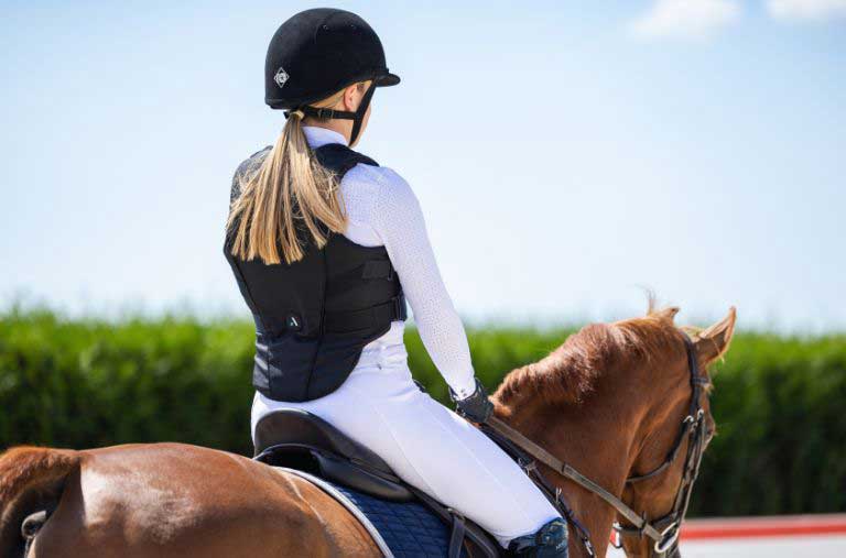 9 riding helmet safety tips - Charles Owen